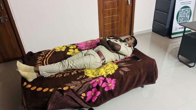 ఎన్నికల కోడ్‌పై ప్రజలకు అవగాహన  గ్రామాల్లో డీఎస్పీ దైవప్రసాద్‌ పల్లె నిద్ర  హనుమాపురం, హనకనహాల్‌, 43 ఉదేగోళంలో పోలీసుల పర్యటన