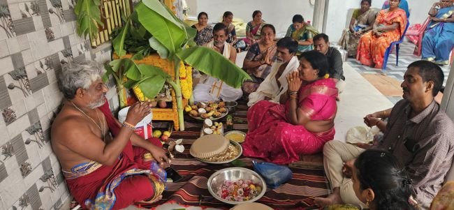 భక్తిశ్రద్ధలతో సత్యనారాయణ స్వామి వ్రతం