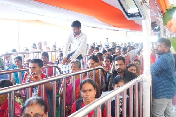 ఇంద్రకీలాద్రిపై భక్తజన సందోహం -  అన్నపూర్ణాదేవి అలంకారంలో దర్శనమిస్తున్న కనకదుర్గమ్మ