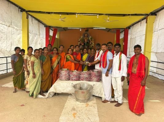 దుర్గామాత మండపాలకు 400 స్టీల్‌ ప్లేట్ల విరాళం