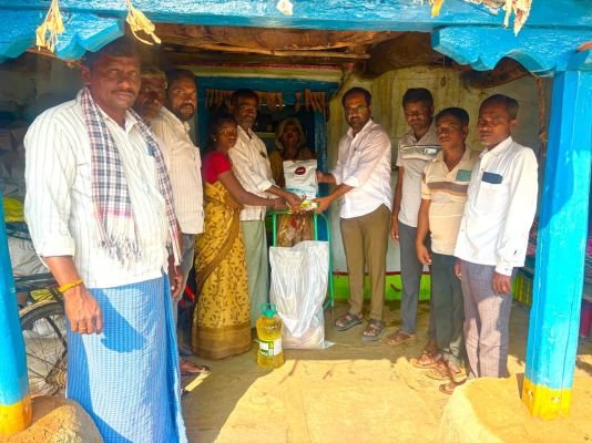 కరెంట్‌ షార్ట్‌సర్క్యూట్‌తో ఇల్లు దగ్ధం.. బాధిత కుటుంబానికి కంజర్ల ఫౌండేషన్‌ అండ