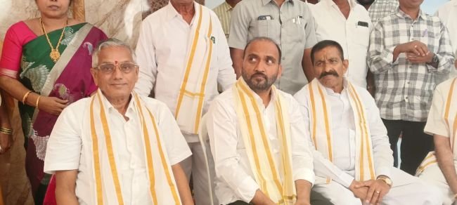 నిశ్చితార్థ వేడుకల్లో అచ్చమాంబ దేవస్థానం చైర్మన్ అడుసుమల్లి