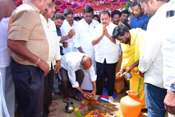 గ్రామీణ రహదారులకు ప్రాధాన్యం.. రూ.75 లక్షలతో రోడ్డు, కల్వర్టు నిర్మాణం  గత పాలకుల నిర్లక్ష్యానికి ఈ కల్వర్టే సాక్ష్యం: ఎమ్మెల్యే అమిలినేని