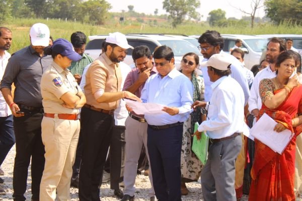 హకీంపేటలో భారీ వ్యవసాయ మేళాకు సన్నాహాలు.. స్థలాన్ని పరిశీలించిన సురేంద్ర మోహన్, గోపి ఐఏఎస్‌లు, కలెక్టర్ దీపక్ తివారి