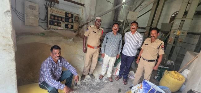 18 క్వింటాళ్ల పీడీఎస్ బియ్యం పట్టివేత