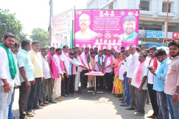 ఘనంగా మాజీ స్పీకర్ సిరికొండ జన్మదిన వేడుకలు