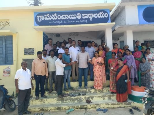 లబ్ధిదారులకు స్మార్ట్ రేషన్ కార్డుల పంపిణీ 
