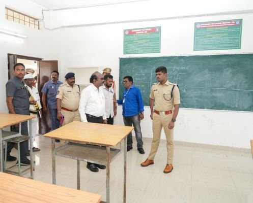 తాడిపత్రిపై ఎస్పీ ప్రత్యేక దృష్టి  ఎన్నికల భద్రతా ఏర్పాట్లపై క్షేత్రస్థాయి సమీక్ష.. సమస్యాత్మక ప్రాంతాల్లో పర్యటన