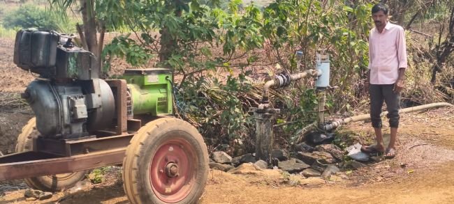 విద్యుత్ కోతలతో ఎండుతున్న ఆలుగడ్డ పంట.. జనరేటర్‌తో నీటి తడి పెడుతున్న రైతు.!