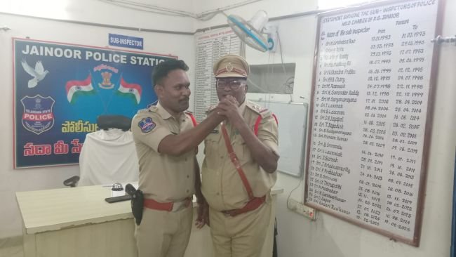 ఏఎస్ఐ నుంచి ఎస్ఐగా పదోన్నతి పొందిన ఉద్ధవ్‌ ముండేకు ఘన సన్మానం