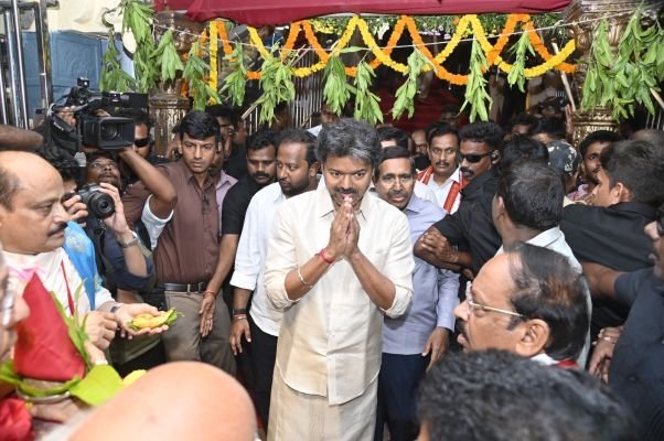 తమిళనాడు ముఖ్యమంత్రి విజయ్‌కు ఇంద్రకీలాద్రిపై ఘన స్వాగతం