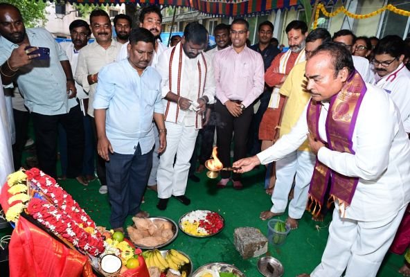 రుయాలో కోటితో అదనపు క్యాజువాలిటీ బ్లాక్ -జెఎంసి ట్రస్ట్ 50 లక్షలు, కలెక్టర్ నిధుల నుండి 50 లక్షలు మంజూరు  -భూమి పూజ చేసిన ఎమ్మెల్యే ఆరణి, జిల్లా కలెక్టర్