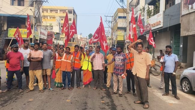 ఇచ్చిన మాట నిలబెట్టుకోండి: మున్సిపల్ శానిటేషన్ కార్మికులకు అన్యాయం చేయకండి
