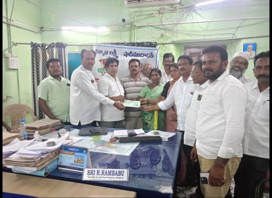 *మధిర పట్టణంలో 30  కళ్యాణలక్ష్మి చెక్కుల పంపిణీ*