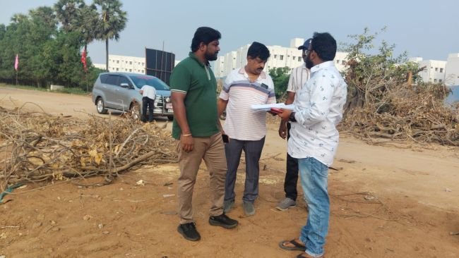 లేఅవుట్లు తనిఖీ చేసిన కమిషనర్