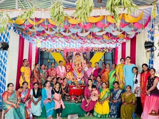 గాయత్రి దేవి అవతారంలో అమ్మవారు 