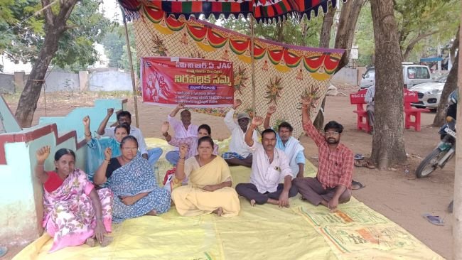 కొనసాగుతున్న వీఆర్ఏల సమ్మె - 28వరోజు రిలే దీక్షలు