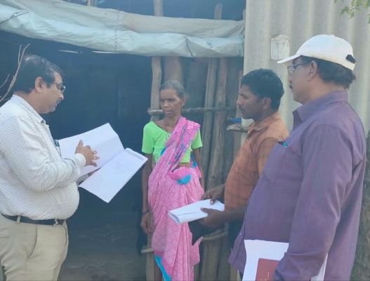 చేయూత పింఛన్లపై డీపీఓ క్షేత్రస్థాయి పరిశీలన