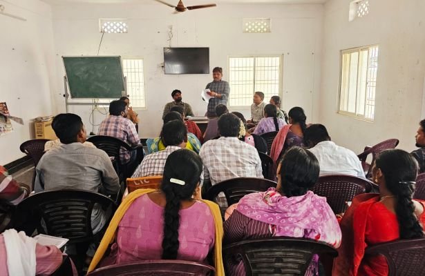 కరువు నివేదికలు పక్కాగా తయారు చేయండి - వెల్దుర్తి మండల వ్యవసాయ అధికారి ఆర్. అక్బర్ బాషా ఆదేశం - 35,446 ఎకరాల్లో పంట నష్టం జరిగినట్లు ప్రాథమిక అంచనా