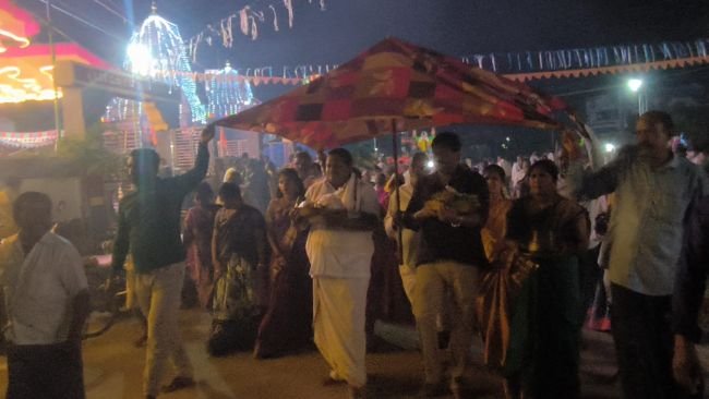 కనకదుర్గమ్మ అమ్మవారికి మొక్కుబడులు చెల్లించుకున్న బండ్రెడ్డి వంశీయులు