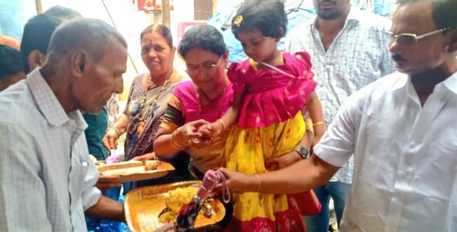 అమ్మవారి సేవలో "బాలిపల్లి" దంపతులు...  అన్నపూర్ణాదేవి ఆశీస్సులు అందరికీ కలగాలని అన్నప్రసాద వితరణ