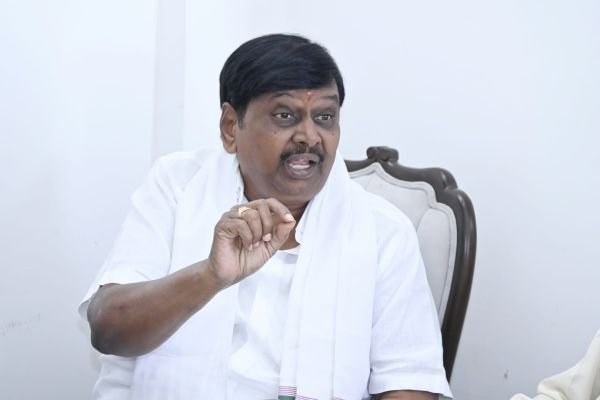 యాదాద్రి ట్రస్ట్ బోర్డు సభ్యుడి వివాదాస్పద వ్యాఖ్యలు