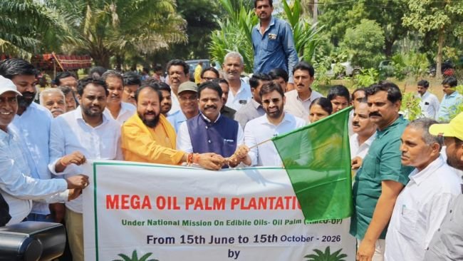 ఉద్యాన పరిశోధనా స్థానంలో ఆయిల్ పామ్, కొబ్బరి, కోకో సాగులో ఆధునిక పద్ధతుల పై సదస్సు  -- ముఖ్య అతిధులుగా ఎంపీ  పుట్టా మహేష్ ,  ఎమ్మెల్యే  చింతమనేని ప్రభాకర్