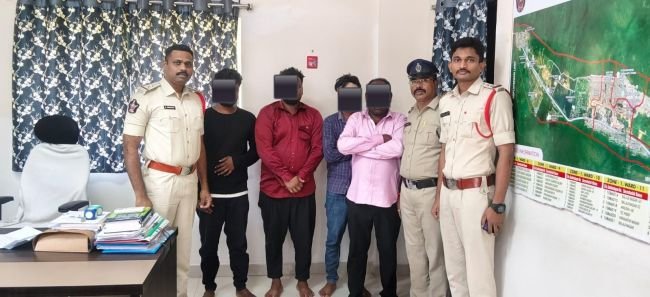 ఆరిలోవ వైన్ షాప్ వద్ద ఇరు వర్గాల మధ్య ఘర్షణ.... నలుగురు నిందితుల అరెస్ట్, రిమాండ్‌