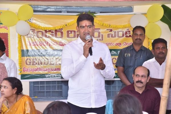 జి ఆర్ సి ద్వారా మహిళల సమస్యల పరిష్కారం...  మంత్రి కొండపల్లి శ్రీనివాస్