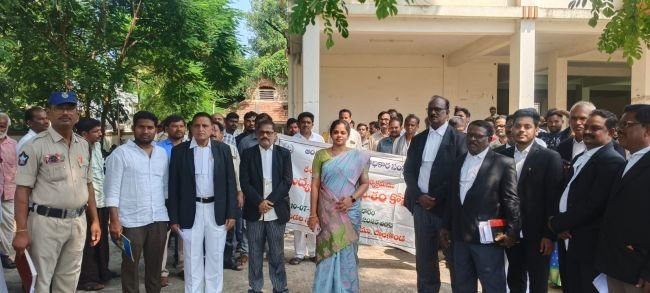 మధ్యవర్తిత్వంతో కేసుల పరిష్కారం..  పాలకొండ జూనియర్ సివిల్ జడ్జి చందక హరిప్రియ 