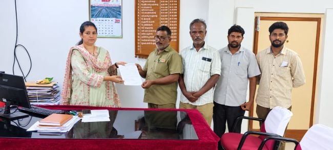 గుండెపోటుతో మరణించిన ఆర్టీసీ డ్రైవర్ కుటుంబానికి ఉద్యోగం ఇవ్వాలి    రూ.8 లక్షల పరిహారం చెల్లించాలి