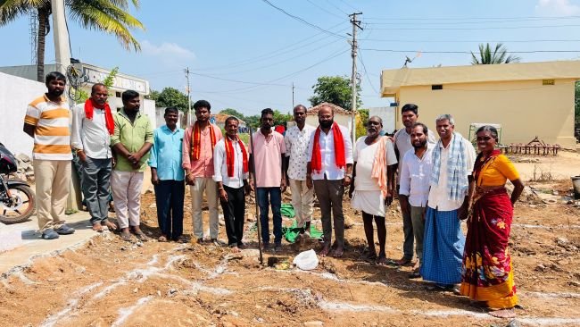 ఇందిరమ్మ ఇంటి నిర్మాణానికి భూమి పూజ