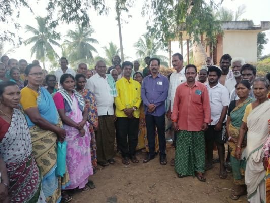 ఉపాధి కూలీలకు స్నాక్స్ పంపిణీ