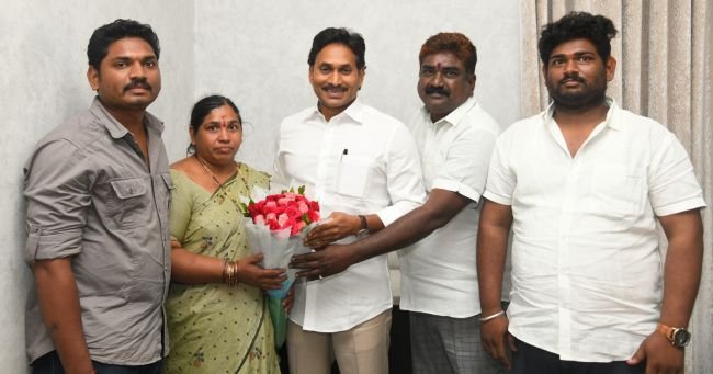 వైఎస్సార్ కాంగ్రెస్ పార్టీ ముఖ్య నాయకుల అంతర్గత సమావేశం