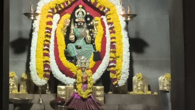 మధుర మీనాక్షి అలంకారంలో  చౌడేశ్వరి దేవి!
