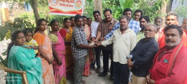 ఆపదలో ఉన్న కుటుంబానికి కాపు ఐక్య వేదిక ఆపన్నహస్తం