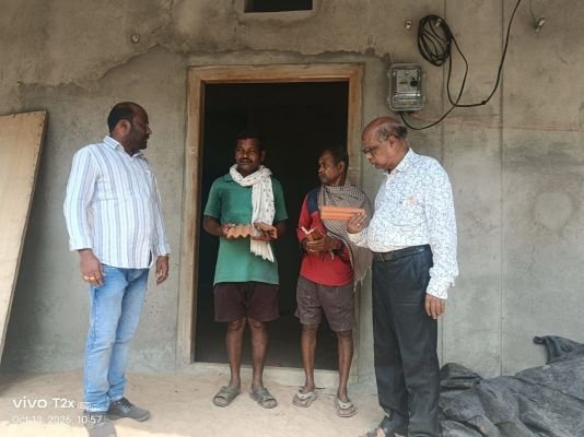 విలేజ్‌ హెల్త్‌ సెంటర్‌ భవనం పరిశీలన