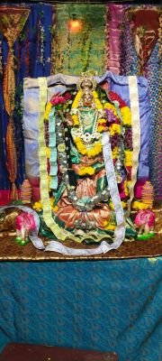 వల్లూరులో.. అంగరంగ వైభవంగా శరన్నవరాత్రి వేడుకలు  ధనలక్ష్మి అలంకారంలో దర్శనమిచ్చిన వాసవి మాత