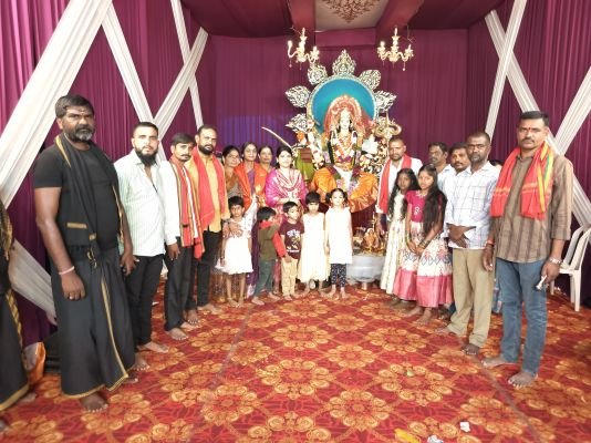 నవరాత్రి ఉత్సవాల్లో భాగంగా...అమ్మవారి  ప్రత్యేక పూజల్లో మాజీ కార్పొరెటర్ శాంతి శ్రీనివాస్ రెడ్డి