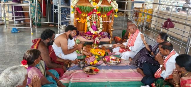 పొలతలలో అన్నపూర్ణ దేవి అలంకరణలో  అమ్మవారు