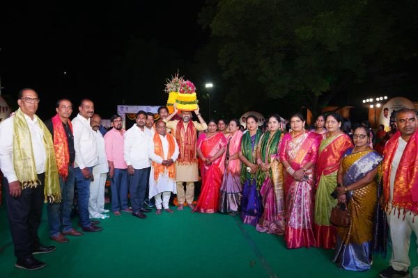 రవీంద్ర భారతిలో  బతుకమ్మ సంబురాలు ఉత్సాహంగా ఆడిపాడిన మున్నూరుకాపు సంఘం మహిళలు