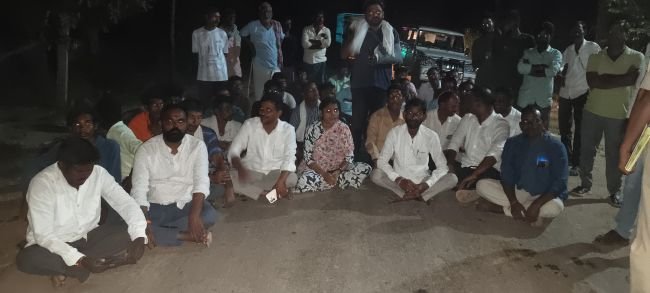 మేకల కాపరి పై అటవీ డిప్యూటీ రేంజ్ అధికారి దాడి 
