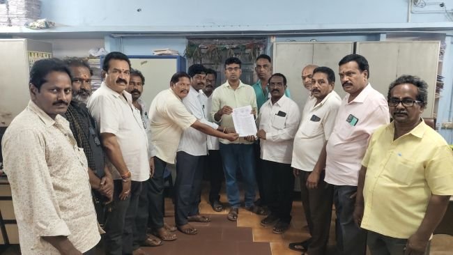 రేషన్‌ డీలర్ల సమస్యలు పరిష్కరించాలి : రావులపాలెం మండల రేషన్‌ డీలర్ల సంఘం డిమాండ్‌
