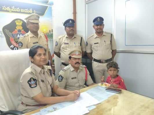 ఐదేళ్ల బాలుడి కిడ్నాప్ కేసును ఛేదించిన పోలీసులు -  సురక్షితంగా బాలుడి అప్పగింత. - ముగ్గురు నిందితుల అరెస్ట్