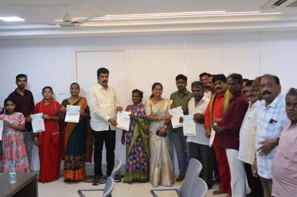 పేద కుటుంబాలకు ముఖ్యమంత్రి సహాయనిధి అండ 