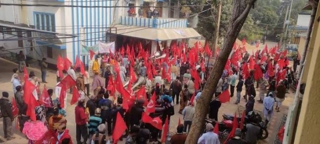  బెంగాల్ సీపీఎం ప్రధాన కార్యాలయం ఎదుట 'చండీ పారాయణం': వామపక్షాల పాపాలను కడిగేయడానికేనన్న నిర్వాహకులు.. సీపీఎం కౌంటర్!
