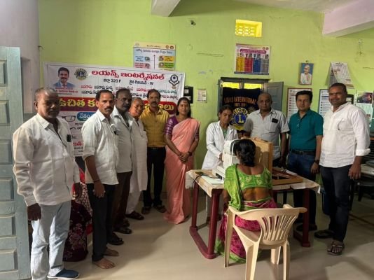 పెంబర్తి గ్రామంలో  లయన్స్  క్లబ్ ఆధ్వర్యంలో ఉచిత కంటి వైద్య శిబిరం
