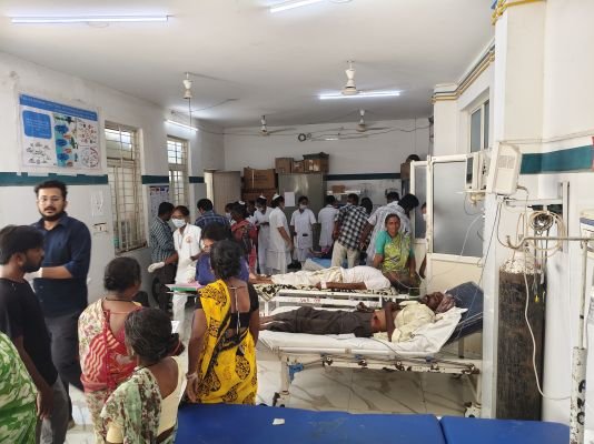 ఇంద్రకల్ శివారులో ఆటో బోల్తా 15 మందికి తీవ్ర గాయాలు, చికిత్స కోసం క్షతగాత్రులను ఆసుపత్రికి తరలింపు 