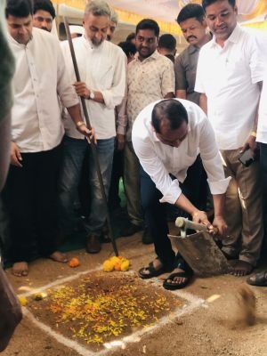 మహిళల సౌకర్యార్థం పింక్‌ టాయిలెట్‌ నిర్మాణానికి భూమి పూజ