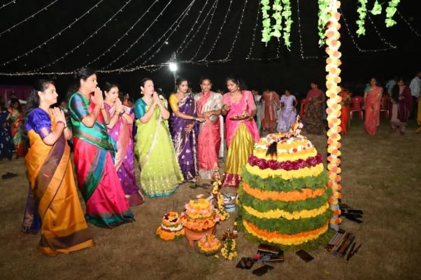 పూలనే దేవతగా పూజించే పండుగ “బతుకమ్మ” - జిల్లా ప్రధాన న్యాయమూర్తి వి. శారదాదేవి